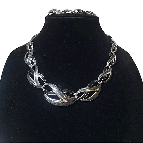 Trifari Jewelry - Vintage Trifari TM Collection Necklace & Bracelet W/ Ribbon Black Enamel Accents